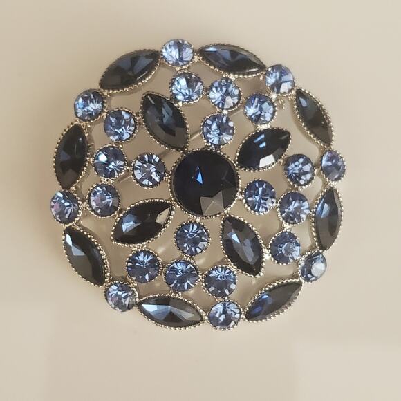 Monet Brooch‎ Silver Tone Light and Dark Blue Rhinestones 2 inches Across - Picture 6 of 8